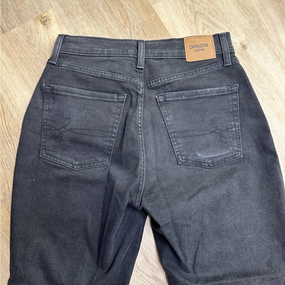Denizen Levi’s Ultra High Rise Straight Crop Black Distressed Jeans size 7 W28 - Picture 4 of 7